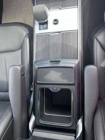 Land Rover Range Rover P550e Autobiography — photo 26