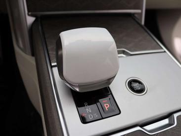 Land Rover Range Rover SV P550e — photo 18