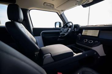 Land Rover Defender 90 D200 SE — photo 9