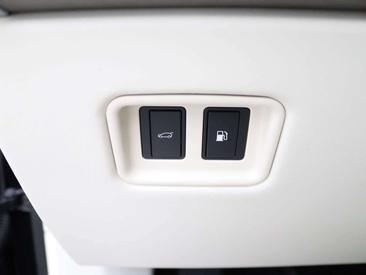 Land Rover Range Rover SV P550e — photo 27