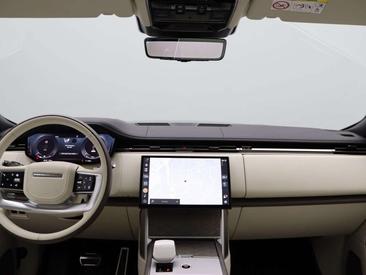 Land Rover Range Rover SV P550e — photo 33