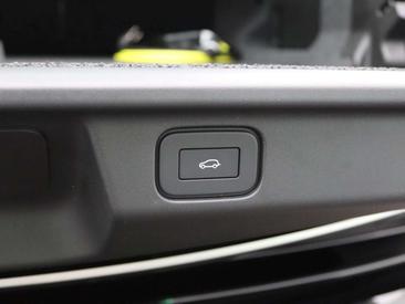 Land Rover Range Rover SV P550e — photo 44