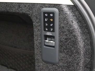 Land Rover Range Rover SV P550e — photo 45