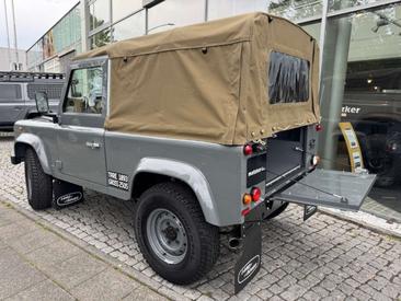 Land Rover Defender 90 Daktari V8 — photo 6