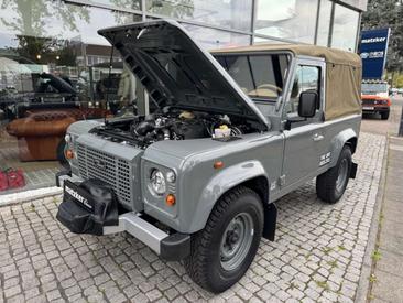 Land Rover Defender 90 Daktari V8 — photo 8