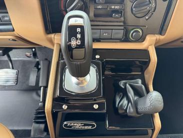 Land Rover Defender 90 Daktari V8 — photo 10