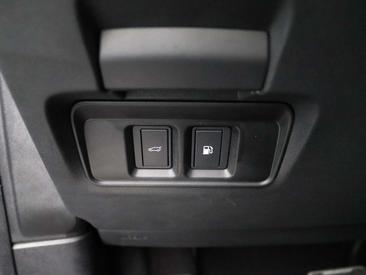 Land Rover Discovery Sport R-Dynamic SE P300e — photo 28