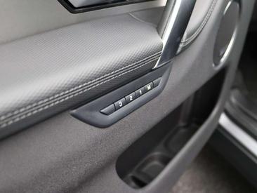 Land Rover Discovery Sport R-Dynamic SE P300e — photo 30