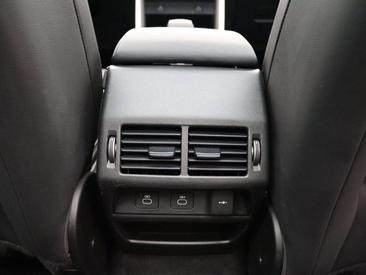 Land Rover Discovery Sport R-Dynamic SE P300e — photo 36