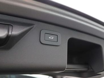 Land Rover Discovery Sport R-Dynamic SE P300e — photo 39