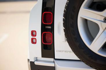 Land Rover Defender 90 D200 SE — photo 27