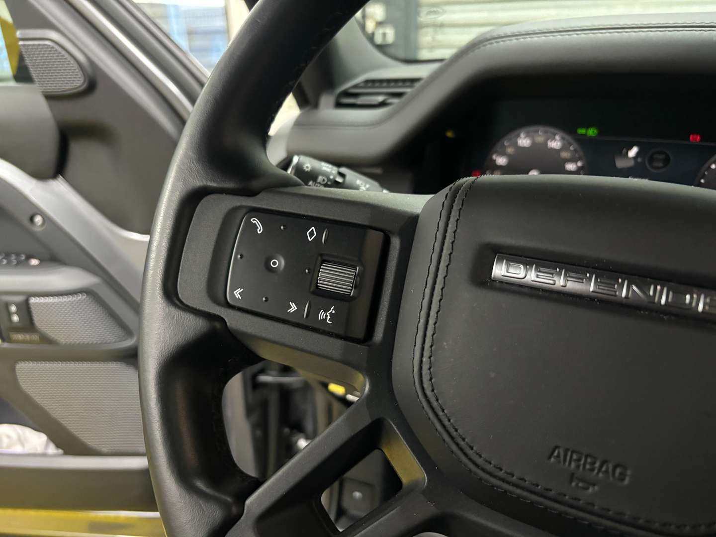 Land Rover Defender X-Dynamic P400 MHEV - 2023 - Joinsteer - #31