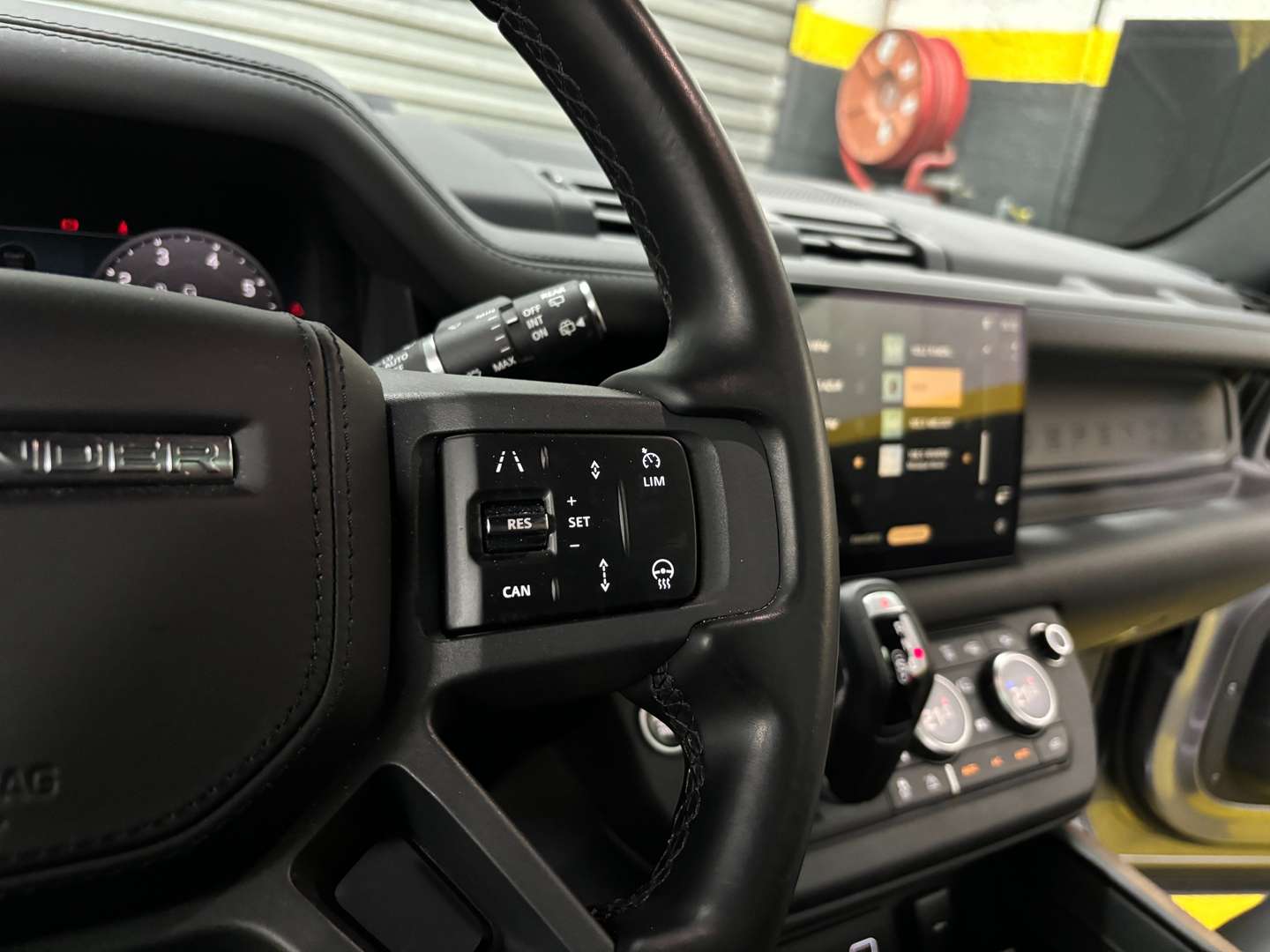 Land Rover Defender X-Dynamic P400 MHEV - 2023 - Joinsteer - #32