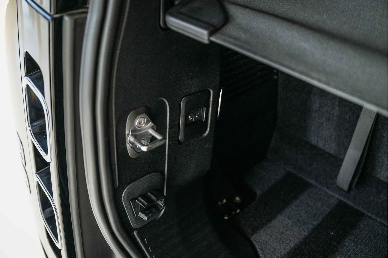 Land Rover Defender 130 P400 X - 2024 - Joinsteer - #15