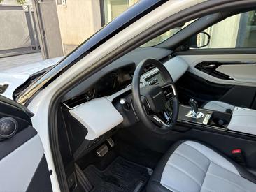 Land Rover Range Rover Evoque P300e R-Dynamic S — photo 12