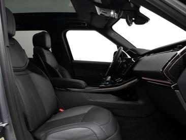 Land Rover Range Rover Sport Dynamic SE P440e — photo 14