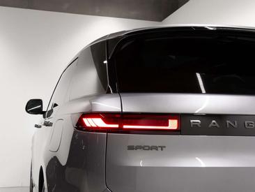 Land Rover Range Rover Sport Dynamic SE P440e — photo 16