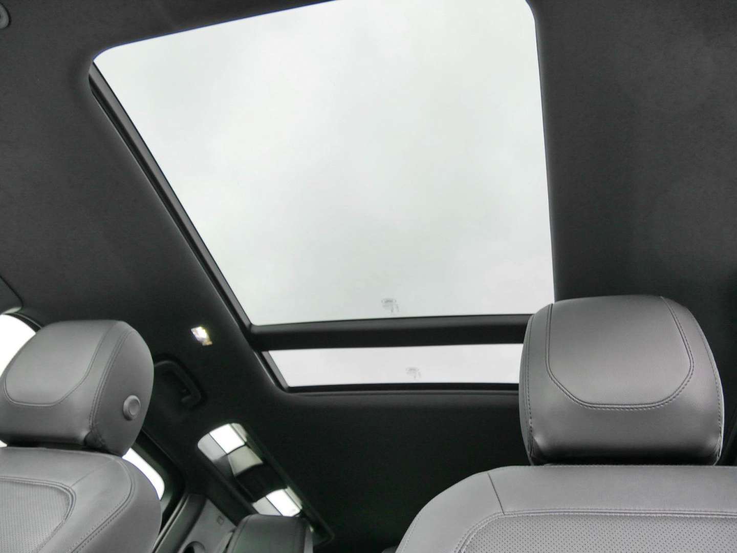 Land Rover Defender SE - 2023 - Joinsteer - #13