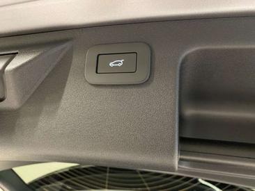 Land Rover Discovery Sport P300e R-Dynamic S — photo 22