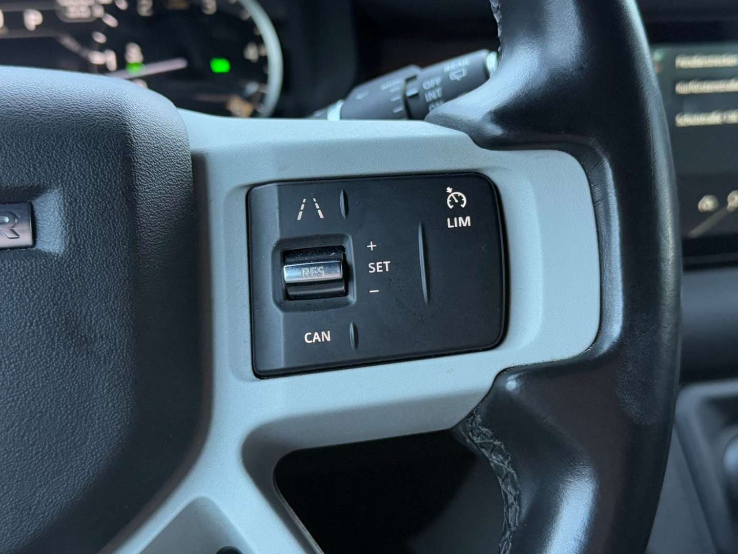 Land Rover Defender X-Dynamic SE - 2022 - Joinsteer - #17