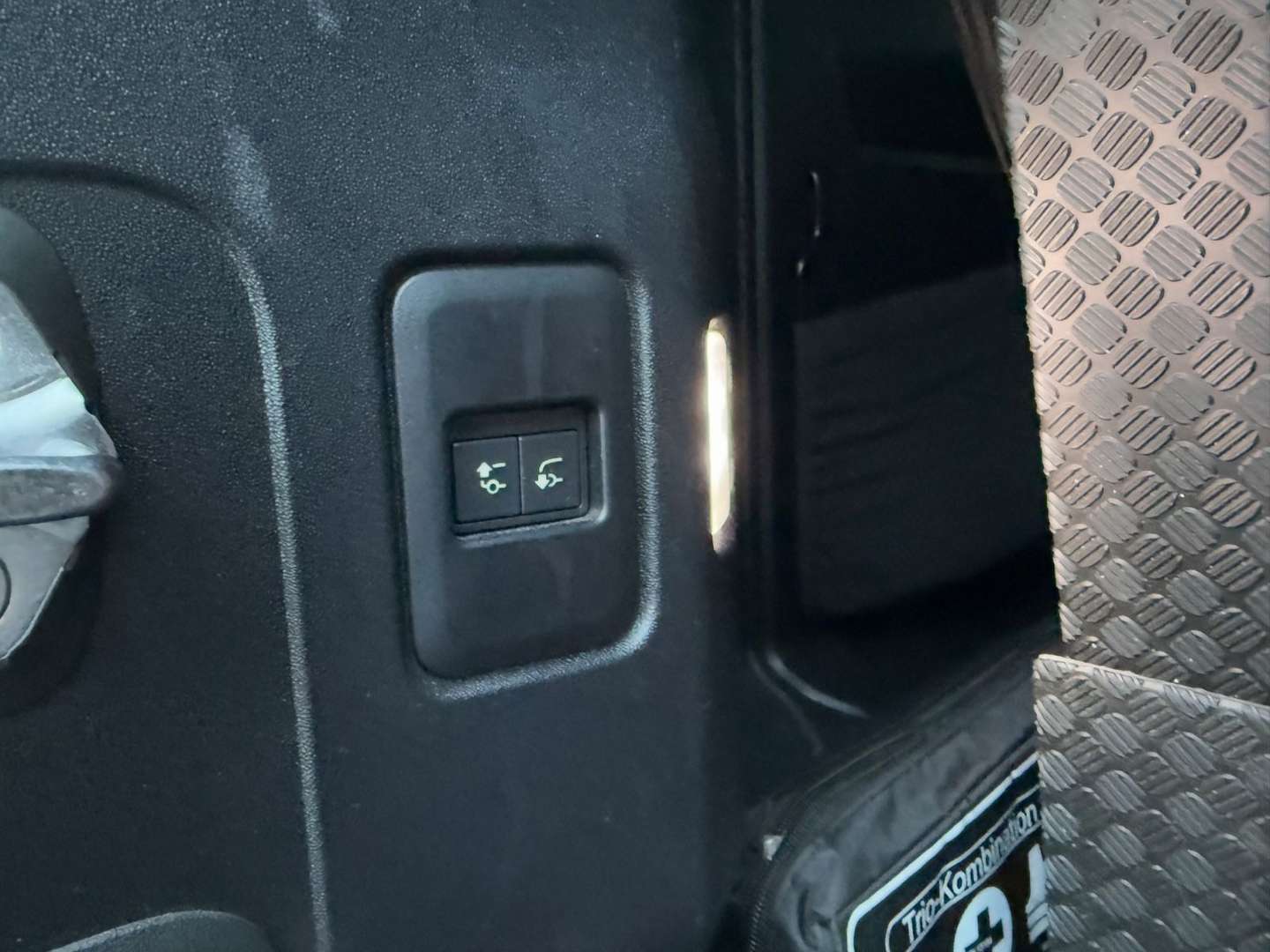 Land Rover Defender X-Dynamic SE - 2022 - Joinsteer - #25