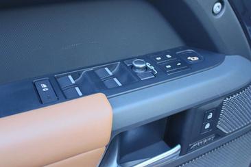 Land Rover Defender 110 P400e X — photo 12
