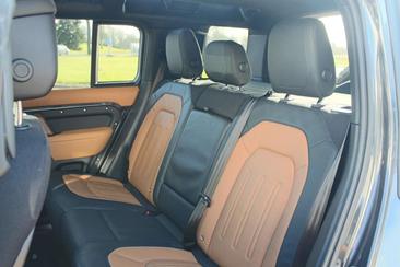 Land Rover Defender 110 P400e X — photo 20