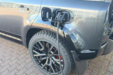 Land Rover Defender 110 P400e X — photo 27