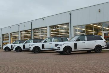 Land Rover Defender 110 P400e X — photo 40