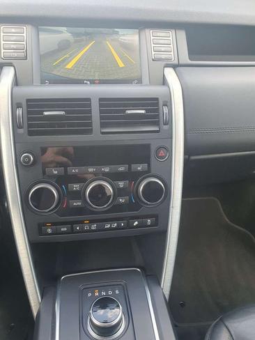 Land Rover Discovery Sport SE — photo 12