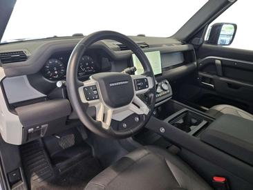 Land Rover Defender 90 D250 SE — photo 9