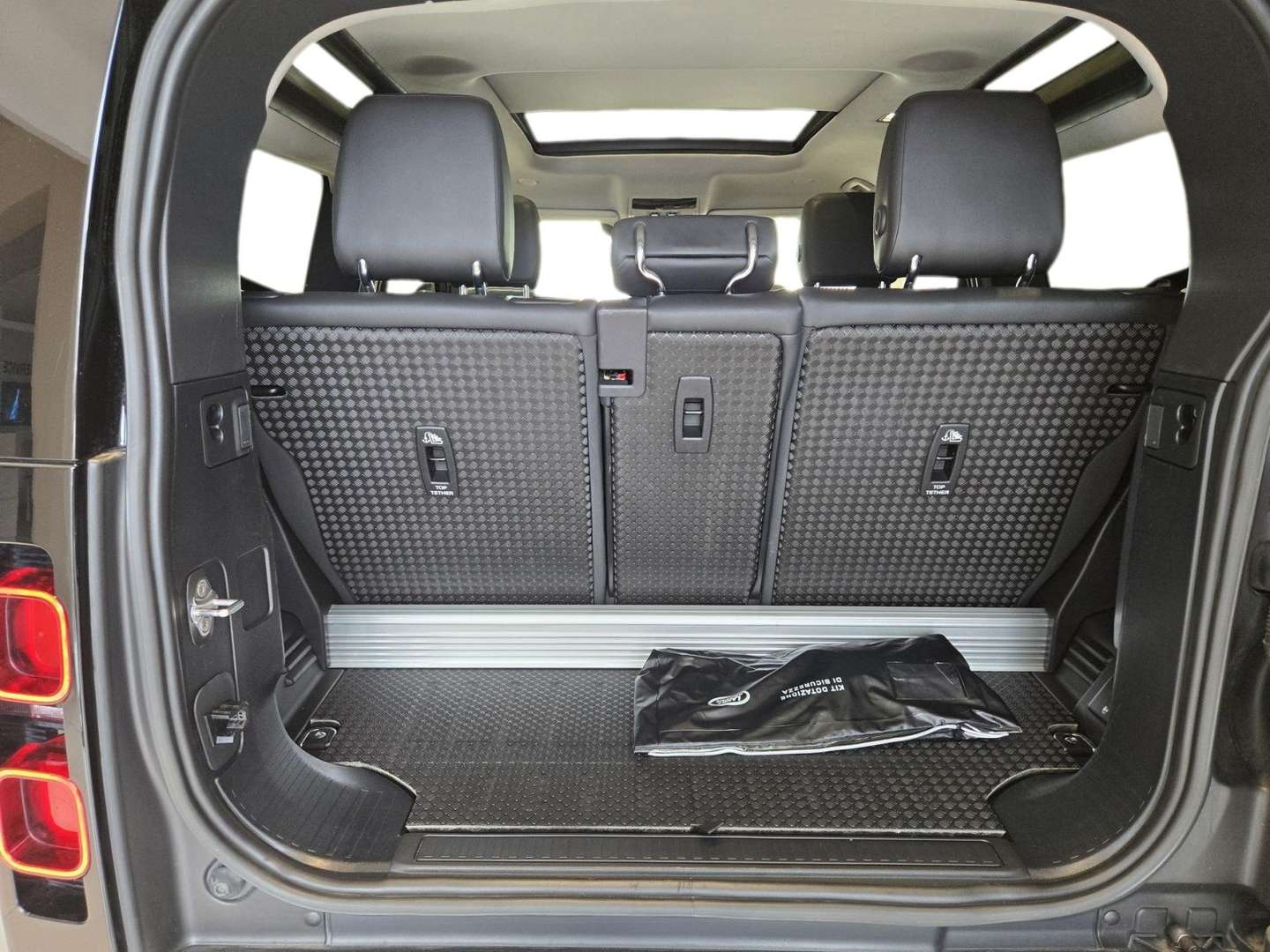 Land Rover Defender 90 D250 SE - 2023 - Joinsteer - #11