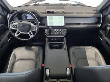 Land Rover Defender 90 D250 SE — photo 16