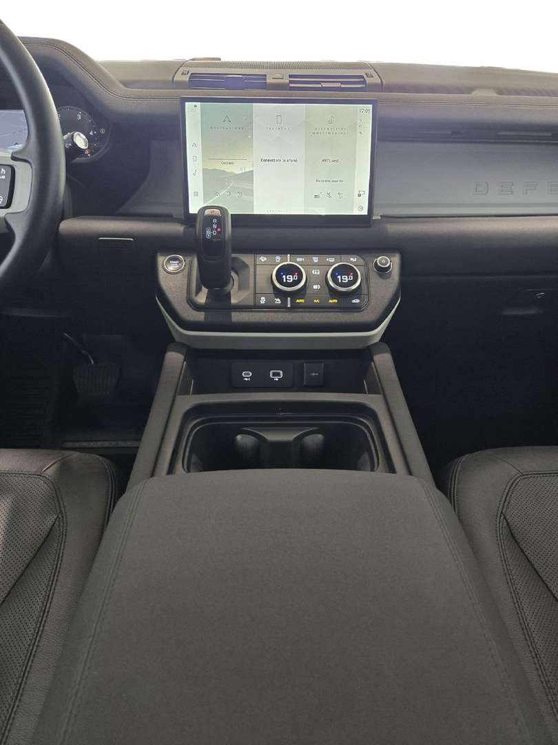 Land Rover Defender 90 D250 SE - 2023 - Joinsteer - #17