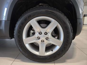 Land Rover Defender 90 D250 SE — photo 18
