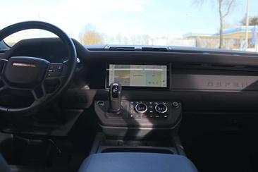 Land Rover Defender 110 P400e X-Dynamic S — photo 9