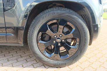 Land Rover Defender 110 P400e X-Dynamic S — photo 14