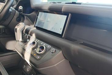Land Rover Defender 110 P400e X-Dynamic S — photo 18