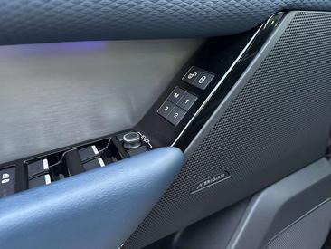 Land Rover Range Rover Velar R-Dynamic HSE 2.0d — photo 16