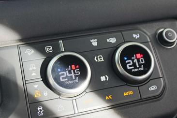 Land Rover Defender 110 P400e X-Dynamic S — photo 19