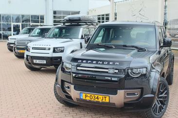 Land Rover Defender 110 P400e X-Dynamic S — photo 24