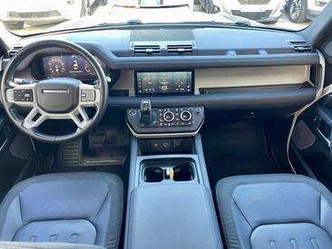 Land Rover Defender HSE 2.0d SD4 — photo 11