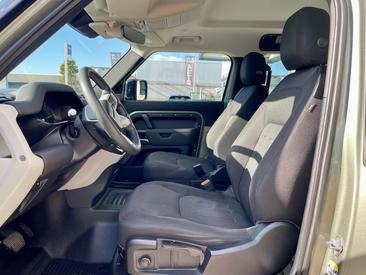 Land Rover Defender HSE 3.0d I6 Mhev AWD — photo 9