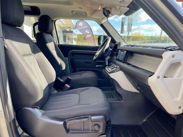 Land Rover Defender HSE 3.0d I6 Mhev AWD — photo 11