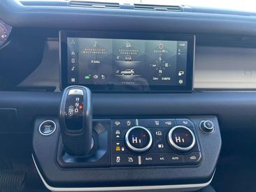 Land Rover Defender HSE 2.0d SD4 — photo 17