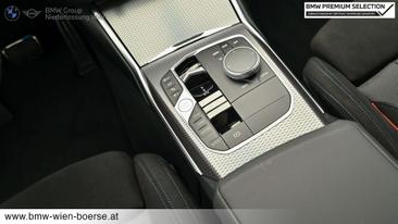 BMW Série 3 330e XDrive — photo 17