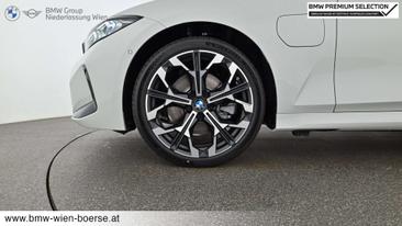 BMW Série 3 330e XDrive — photo 26