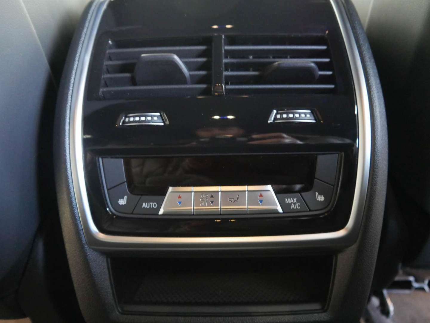 BMW XM Iconic Glow 50e - 2024 - Joinsteer - #6