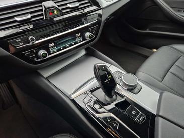 BMW Série 5 530e XDrive — photo 12
