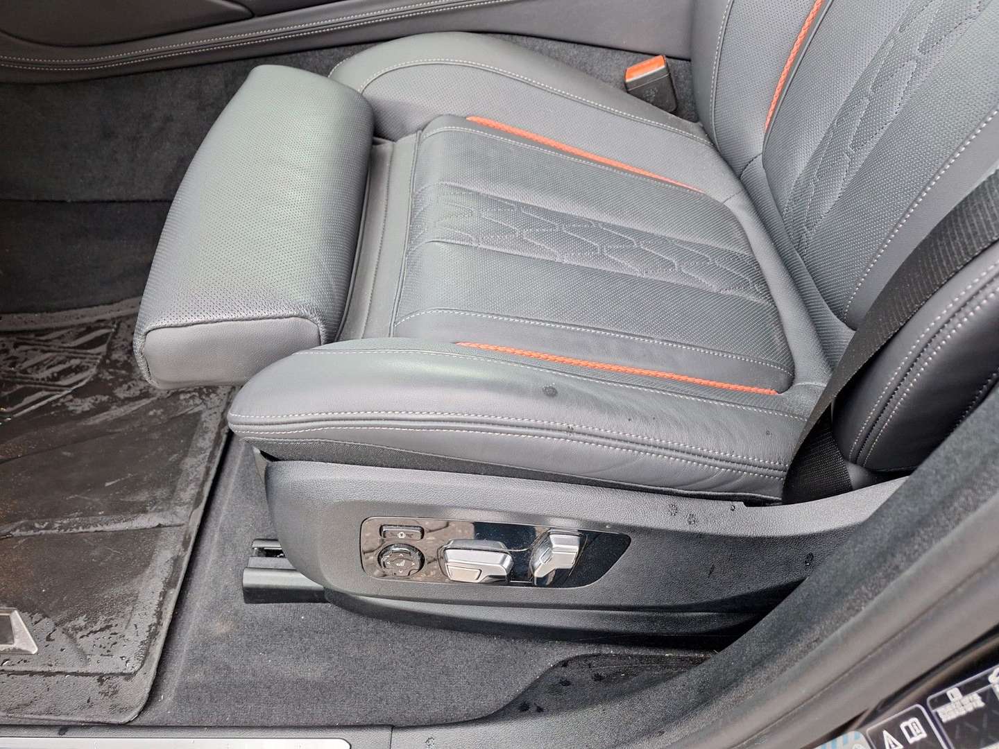 BMW X6 M50 Black Vermilion M50 I - 2022 - Joinsteer - #10